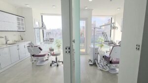 واحد اداری ۱۳۵ متری با ۳ یونیت دندانپزشکی و مزایای بسیار در زعفرانیه تهران، آماده اجاره